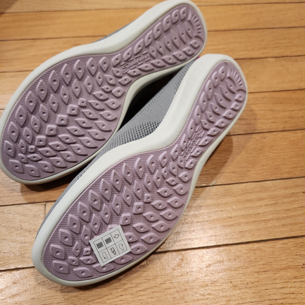 NWT -Skechers Newbury St Women's Gray Slip-On Shoes - Picture 2 of 4